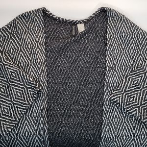 H&M Medium Black and White Diamond Geometric Short Sleeve Open Cardigan